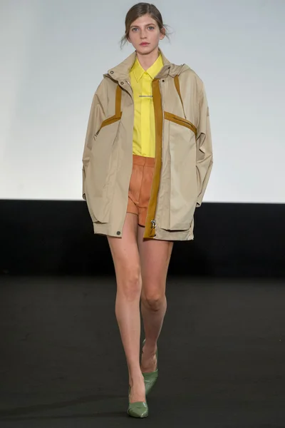Look 16